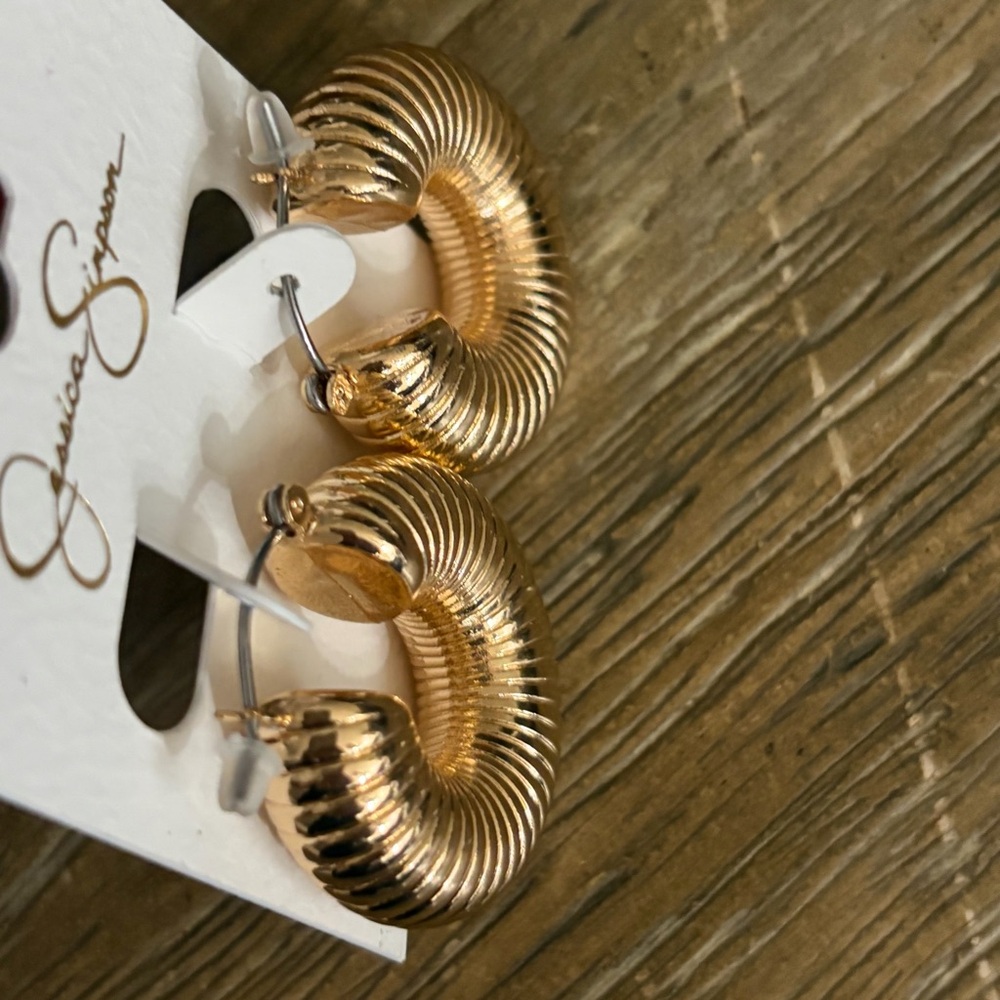 Jessica Simpson Textured Gold Pierced Earrings Modern Edgy Lightweight New - Picture 4 of 8